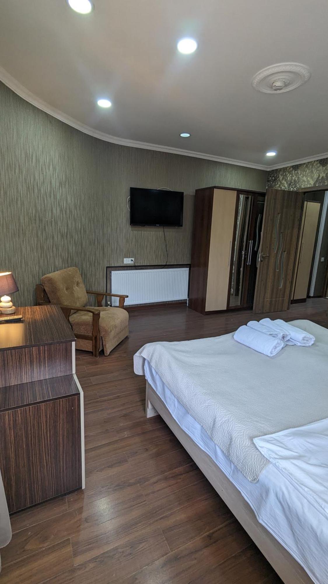 Dkd-Bridge Hotel Tbilisi ภายนอก รูปภาพ