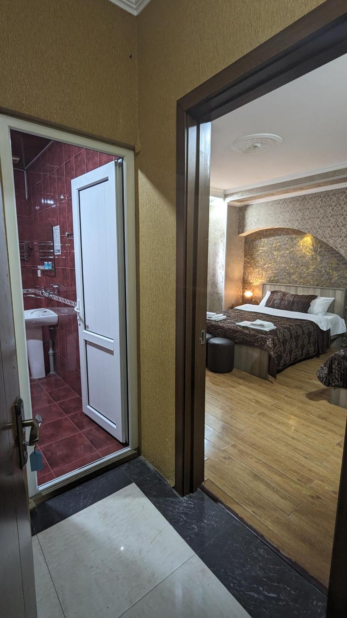Dkd-Bridge Hotel Tbilisi ภายนอก รูปภาพ