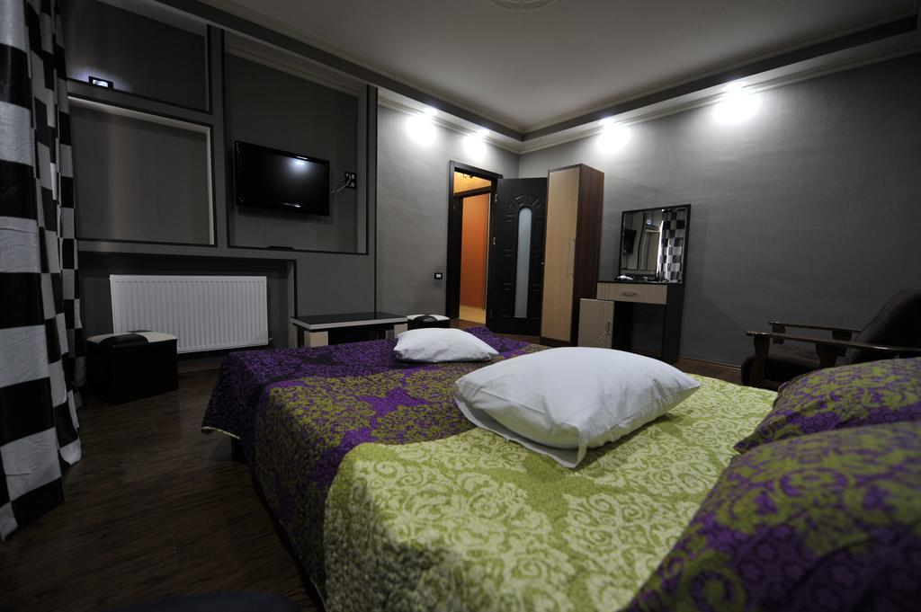 Dkd-Bridge Hotel Tbilisi ภายนอก รูปภาพ