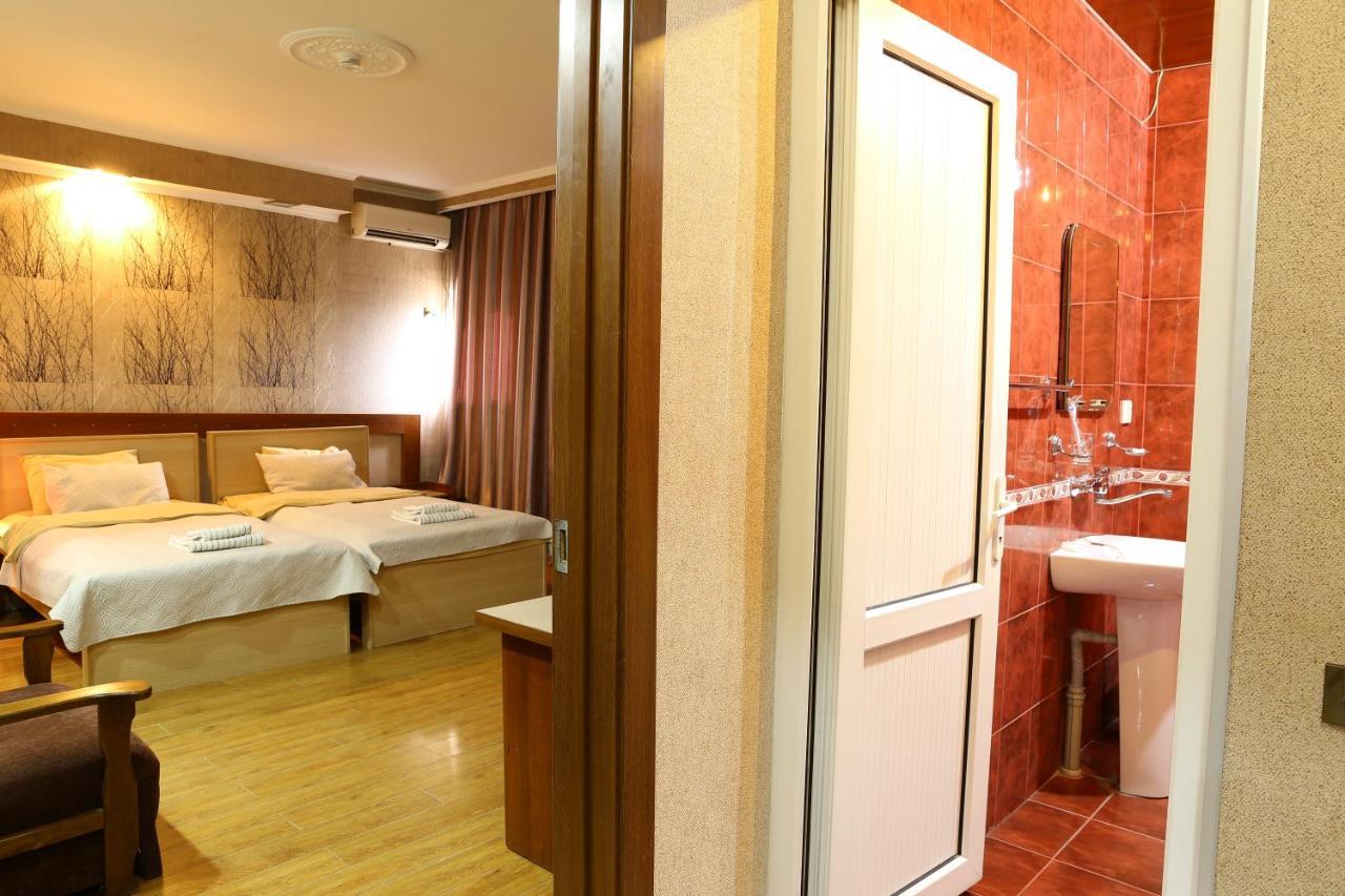 Dkd-Bridge Hotel Tbilisi ภายนอก รูปภาพ